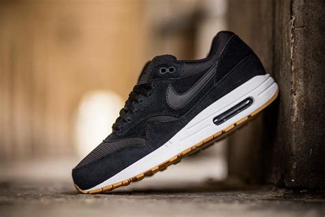 nike air max zwart gum|goat air max 1 black gum.